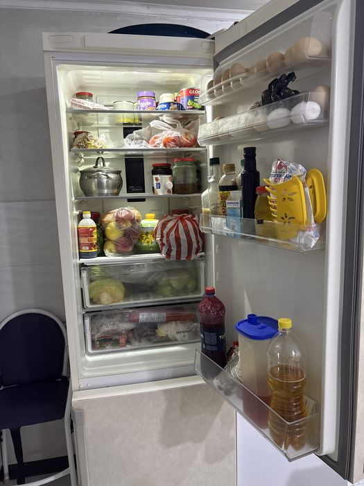 Hotpoint продам холодильник