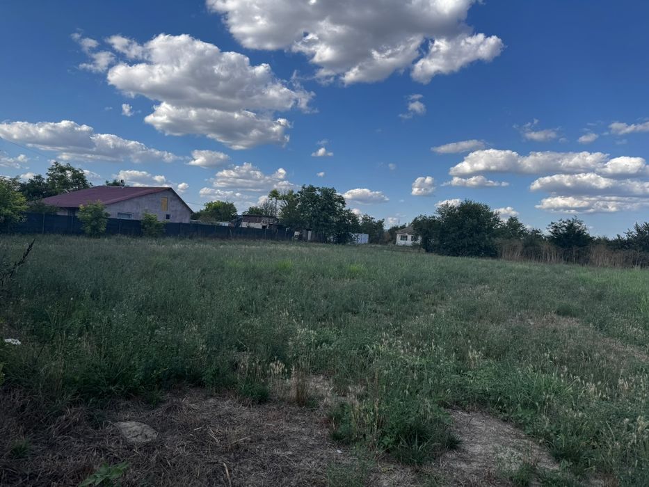 Teren intravilan în comuna Perieți, jud. Ialomița, suprafață 1.692 mp.