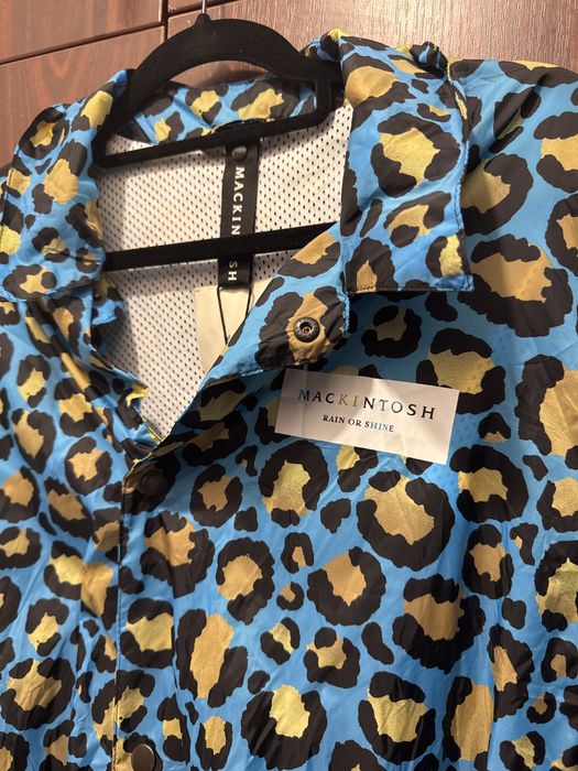 Se vinde jacheta  MACKINTOSH ploaie/soare marimea M