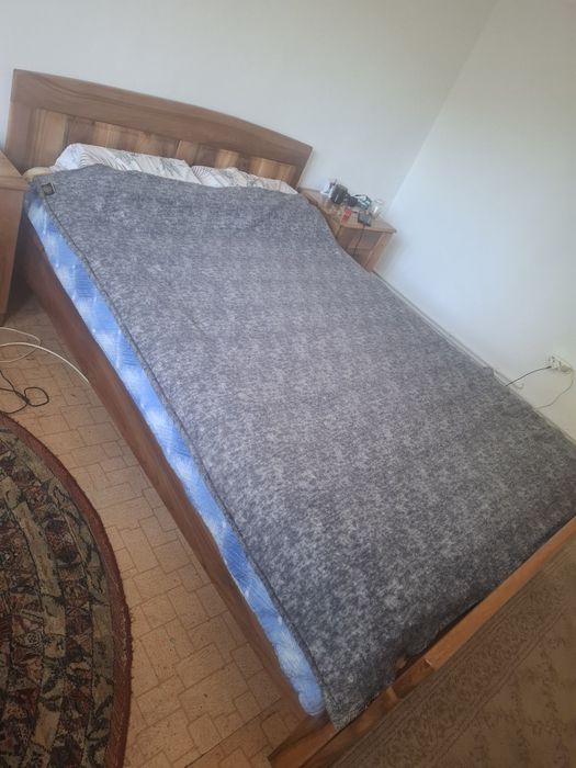 Vând pat se 2 persoane