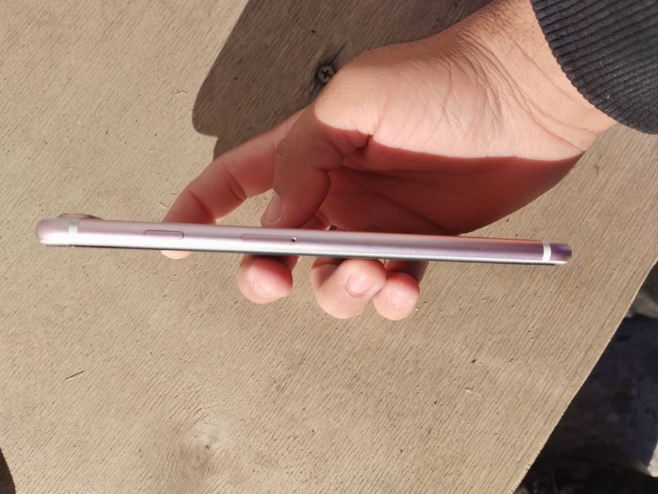 Продам айфон 7+