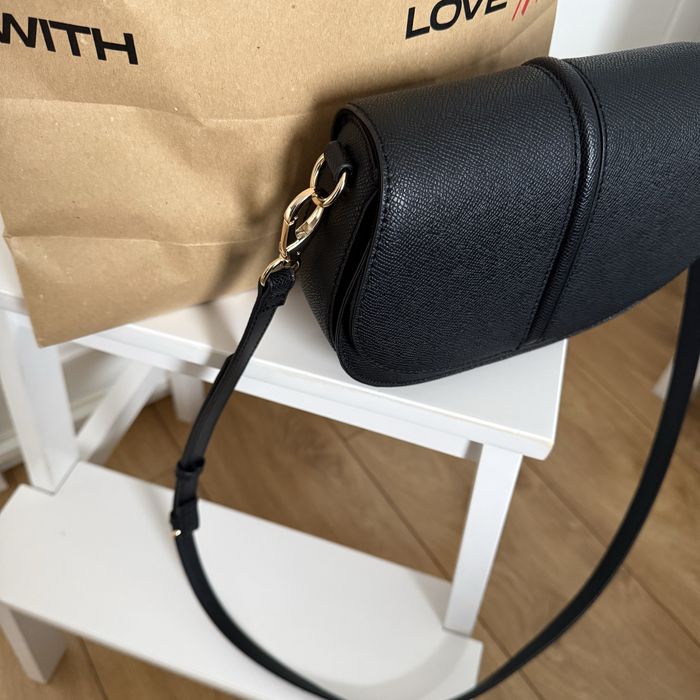 НЕРАЗОПАКОВАНИ! H&M чанта с презрамка + 2 подаръка