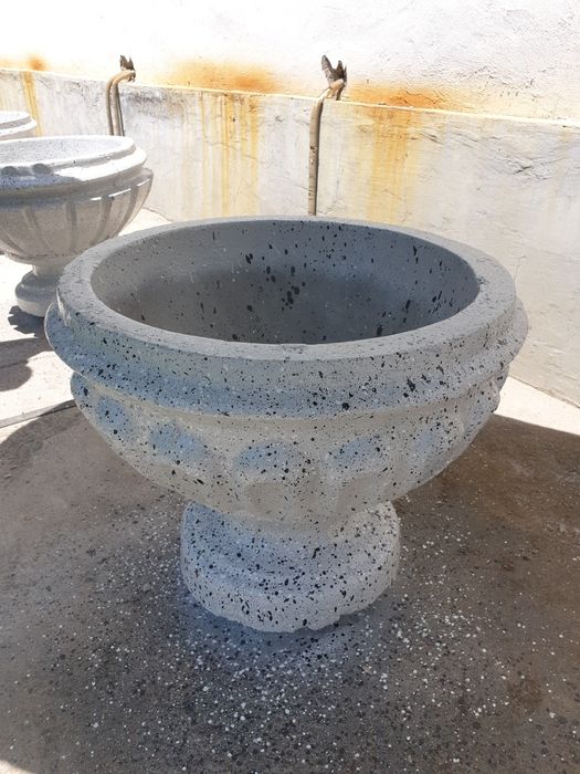 Гул тувак, вазоны, горшки, кашпо из крашенного бетона