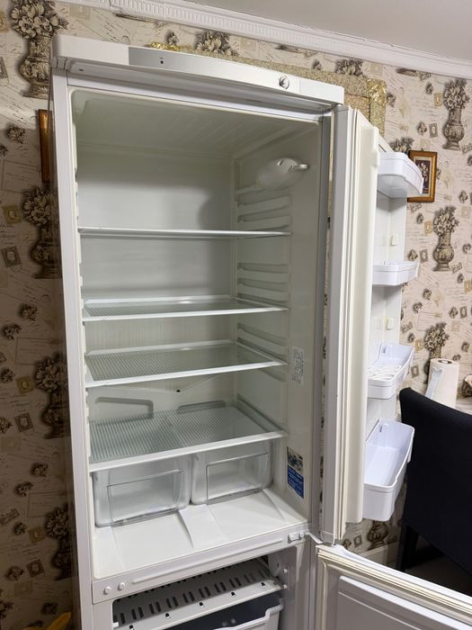 Продается холодильник,телевизор,комод