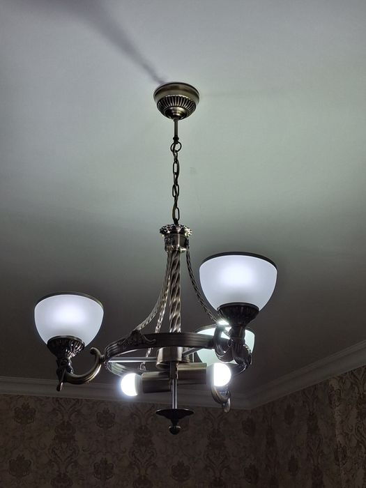 Люстра сатылады.