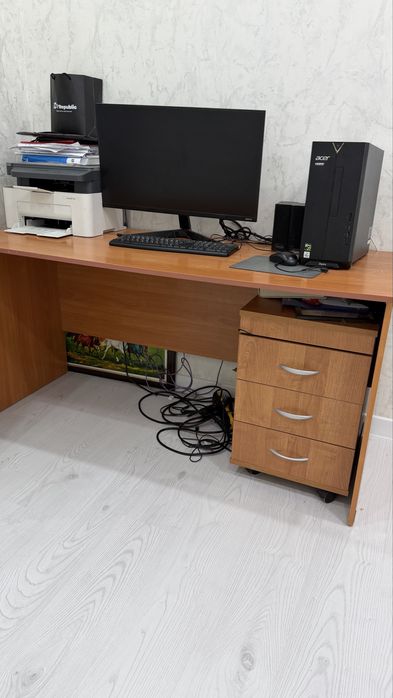 Продается компьютерный стол