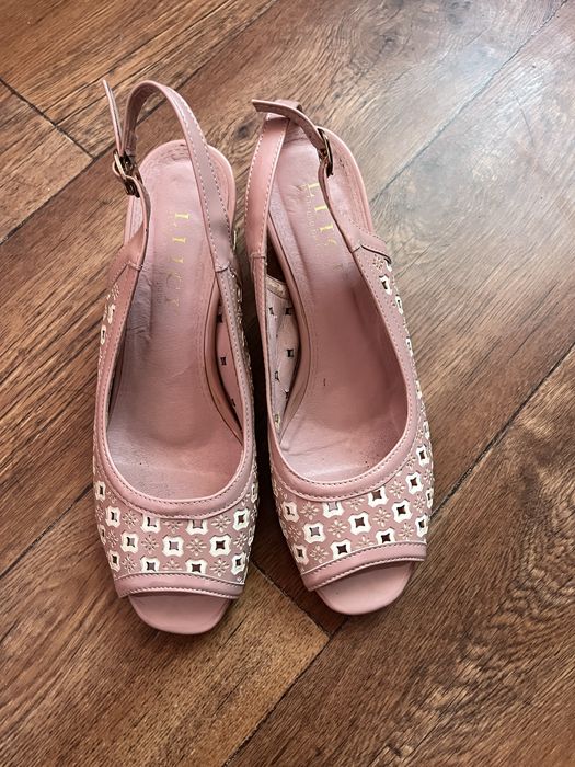 Продаю качественные туфли