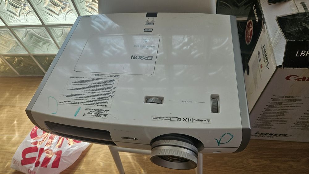 Проектор Epson PowerLite Home Cinema 8350 + моторизированный экран