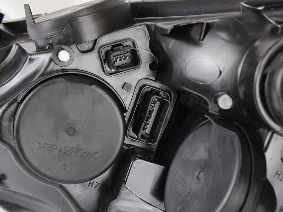 Far Faruri stanga - dreapta / RENAULT CLIO 4 / GRAND TOUR 2012+