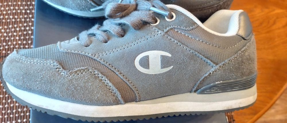 Юношески маратонки Champion