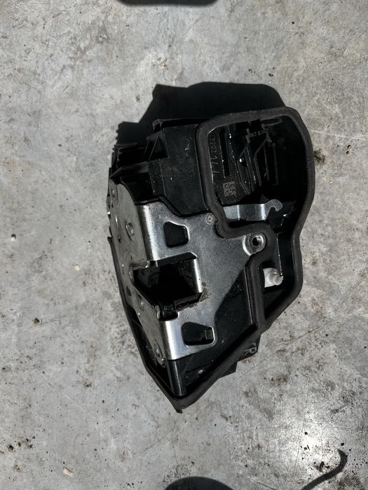 Предна дясна брава бмв е90 bmw e90 e60 e87 f10 f30