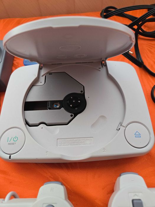 PS ONE Playstation 2ДЖ + CARD
