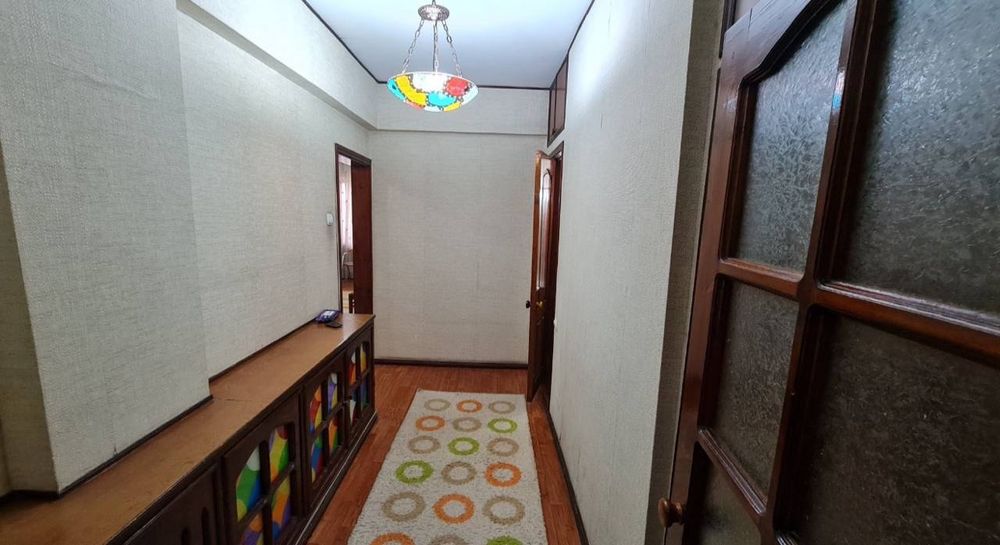 Квартира на Госпиталка 4/3/12 общ пл 100м  с обстановкой