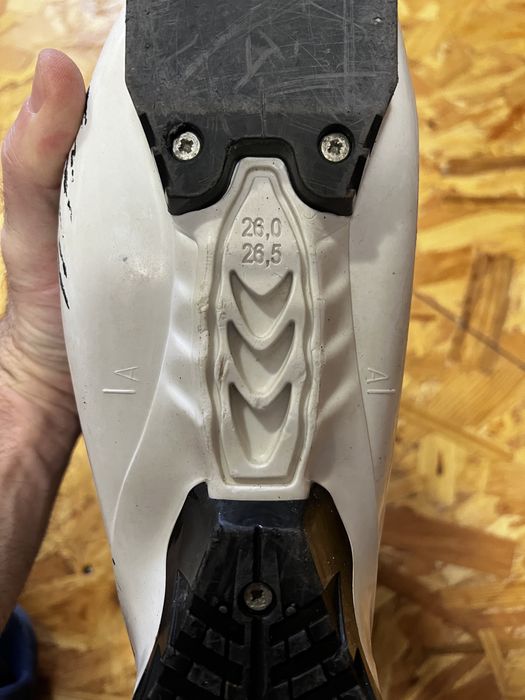 Clapari schi Atomic 26-26,5