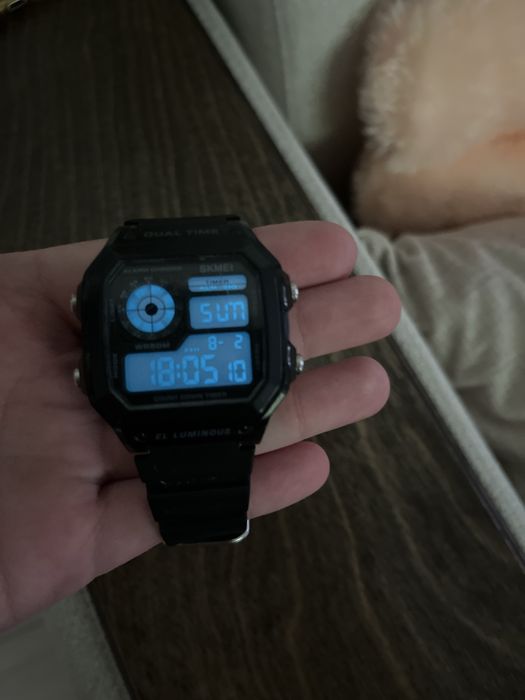 Продаю часы  SKMEI