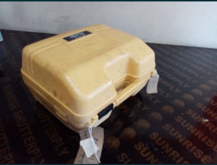 професионален нивел лазер в куфар