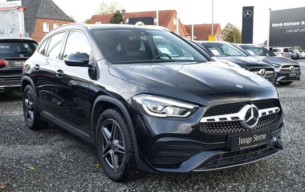 Mercedes-Benz GLA 250 4MATIC  AMG Line, Panoramic