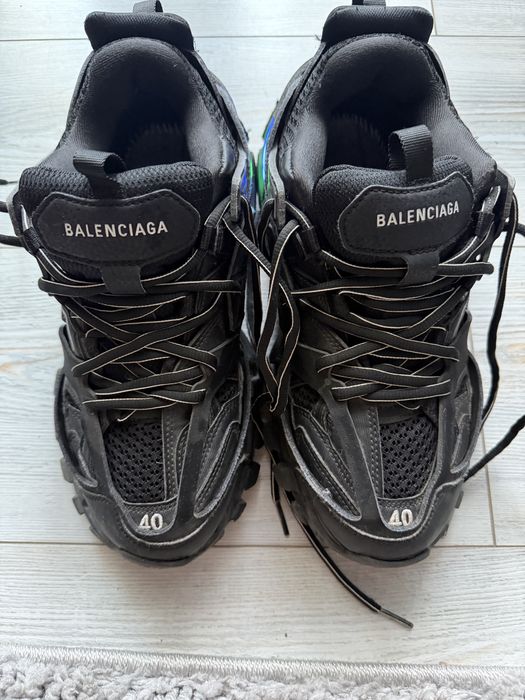 Balenciaga track led
