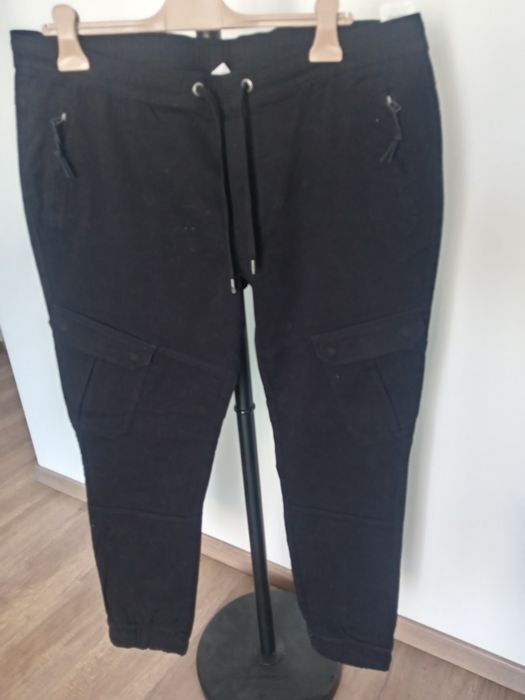 Vând pantaloni cargo pt bărbați