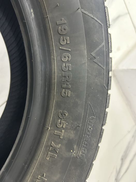 Продам зимние шины 195/65/15