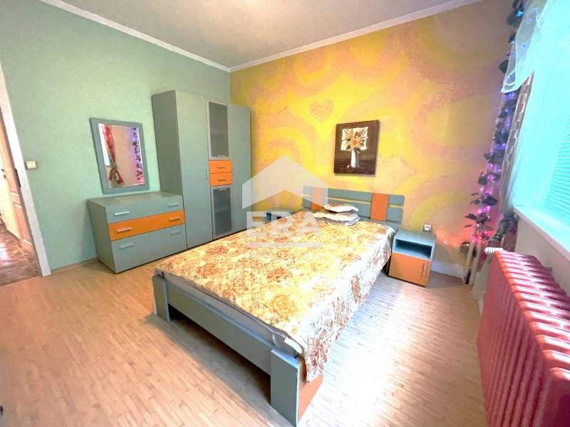 Продава се Тристаен апартамент в Варна, Левски - 90 кв.м за 1989 €/кв.м - Снимка #2