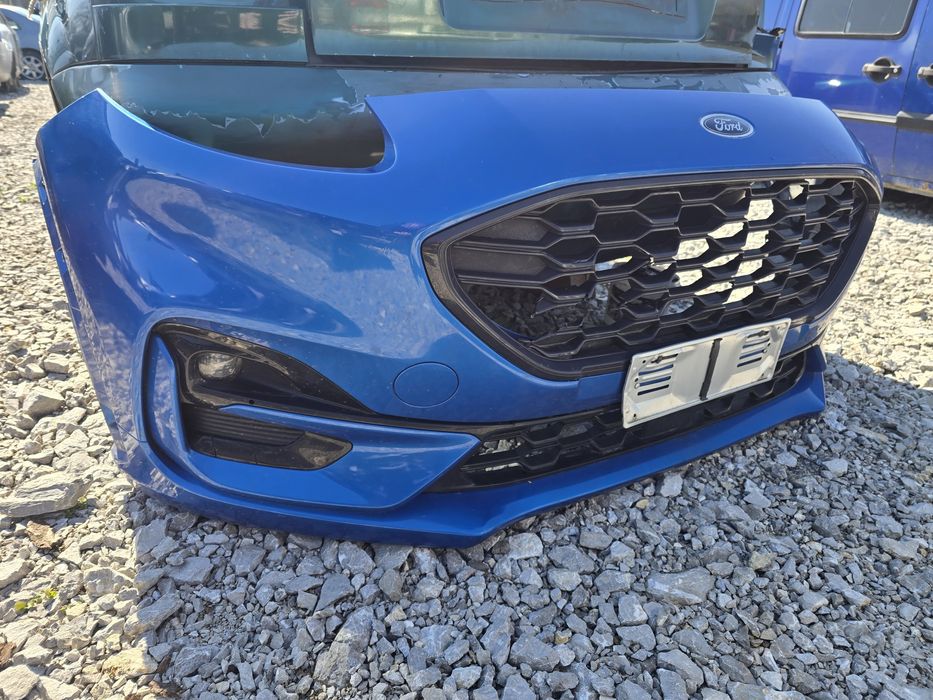 Продавам предна броня форд пума