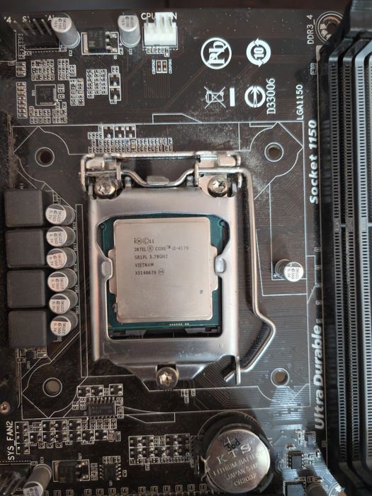 Placa de baza GIGABYTE GA-B85M-D3H cu procesor Intel i3