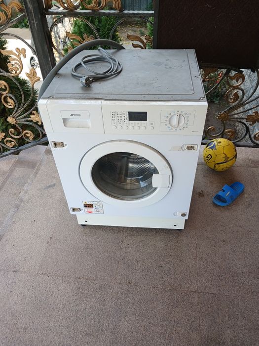 Продам стиральную машину че та заглохла