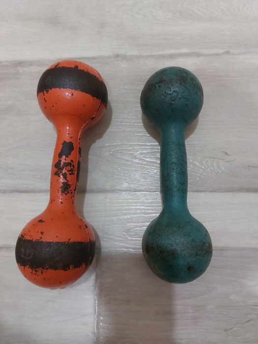 Гантели две штуки