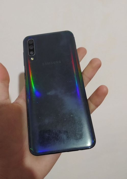 Samsung A50 4/64gb sotiladi, yoki obmen