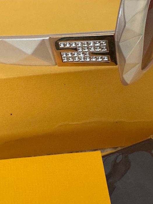 слънчеви очила  Fendi