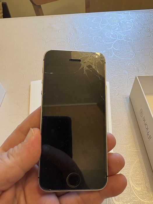 Iphone se 32gb за части