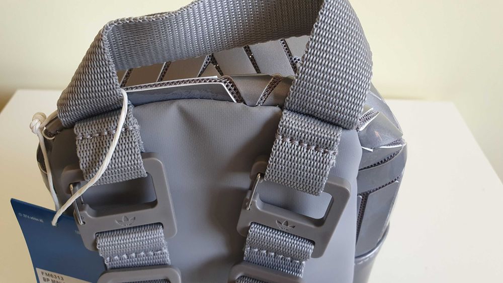 Чисто нова раничка Adidas.