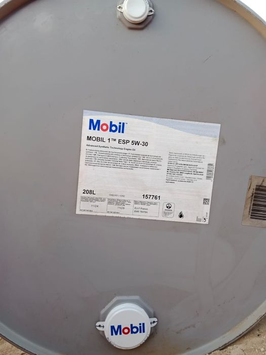 Mobil 5W30.  Shell 5W30