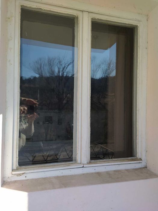 Продавам стара, остъклена, дървена дограма - 5 лв/м2