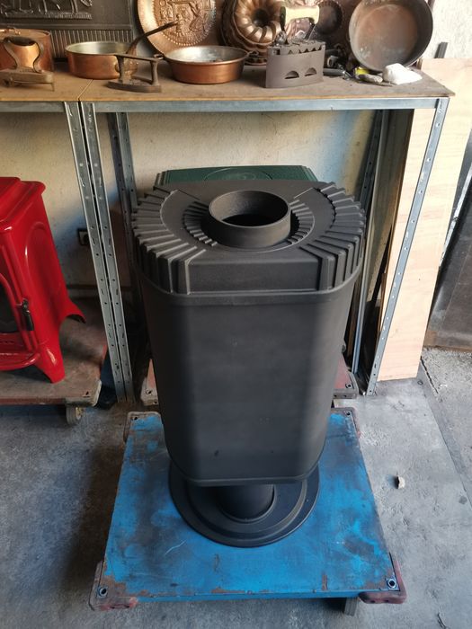 Чугунена печка / камина на дърва