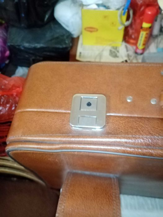 Кожаный винтажный чемодан