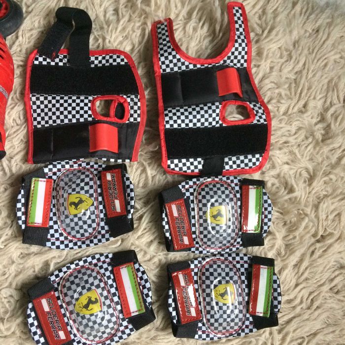 Role in-line Ferrari, 30-33