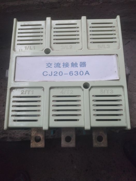 3 fazali tok kontaktori.   Nominal tok kuchi 630 amper.