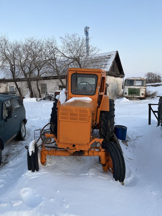 Продам трактора ведущие и неведущие