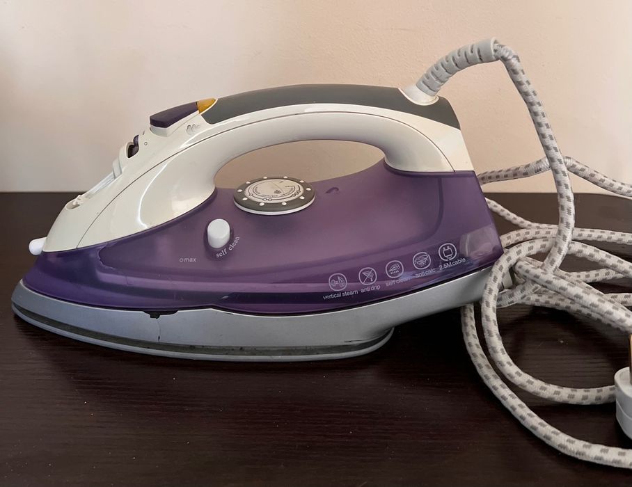 Напълно функционална парна ютия