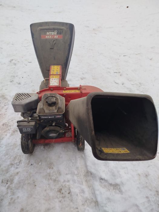 De vânzare mașina se tocat crengi