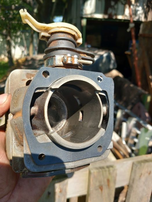 Vând cilindru cu piston de Husqvarna 365