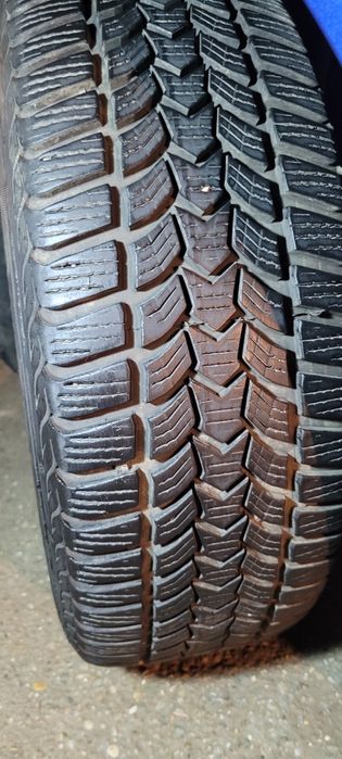 Vând 2 anvelope Debica iarna 205 55 16