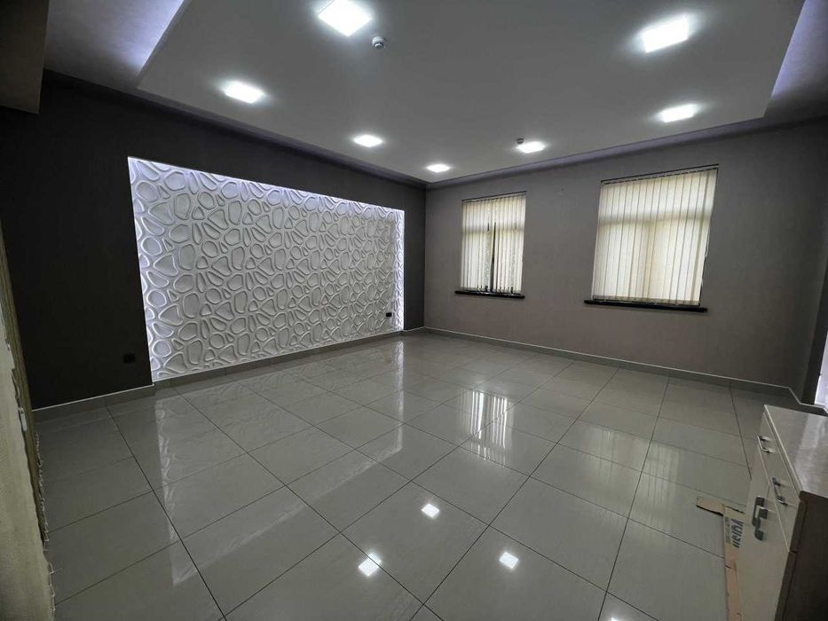 Современный офис в Ойбеке:статусная локация,панорамные окна,парковка(5