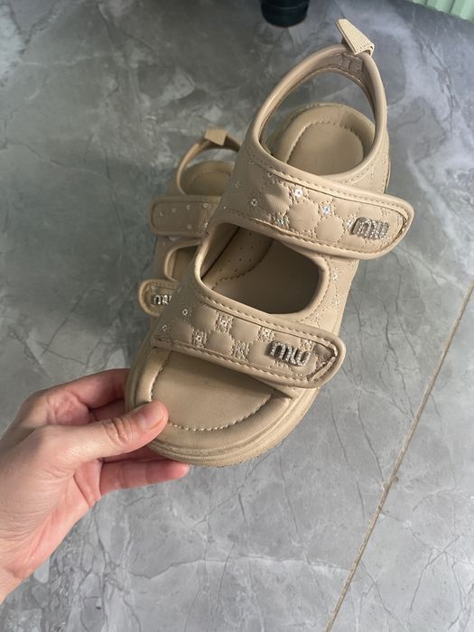 Сандали продам за 3000