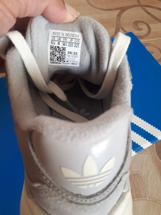 Новые кроссовки Adidas