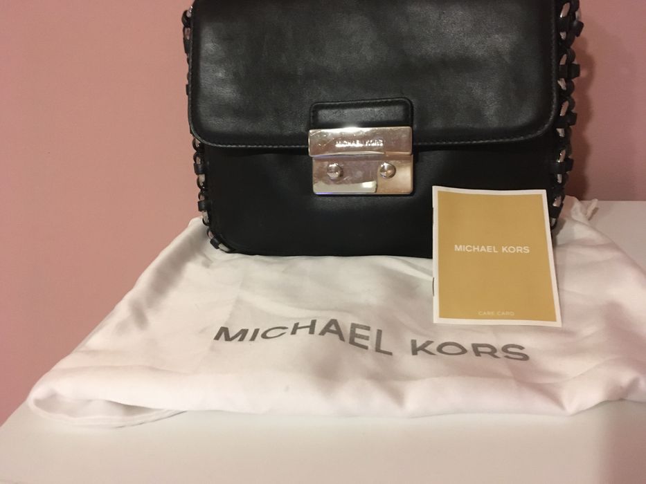 Guess чанта и колан в розов бежов цвят michael kors furla moschino