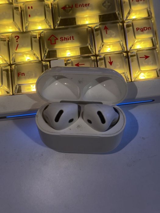 Apple AirPods 4 оригинални