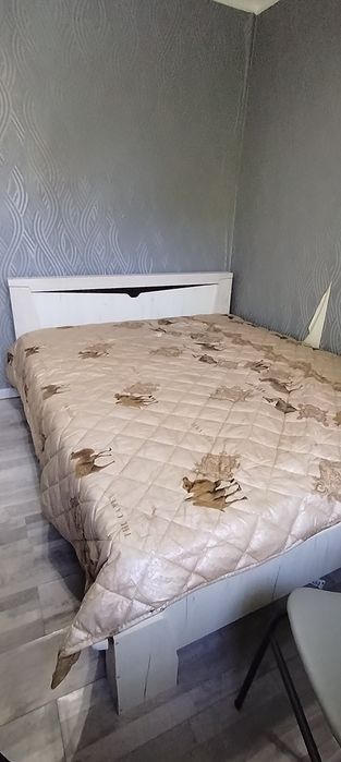 двуспальный кровать